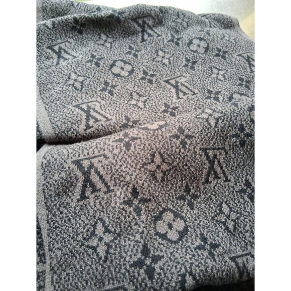 Louis Vuitton My Monogram Eclipse Beanie Blue W Scarf Cashmere NWT - Picture 4 of 4